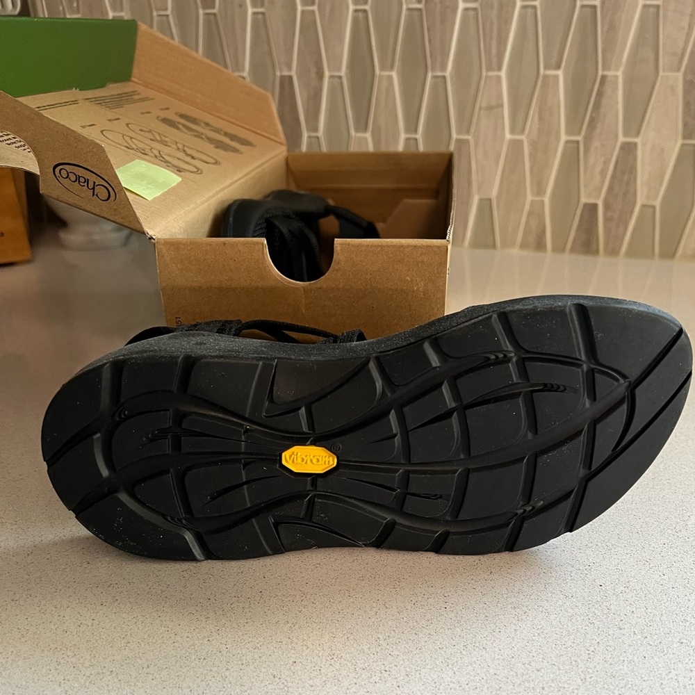 NWT Chaco Womens sandals with Vibram size 6.